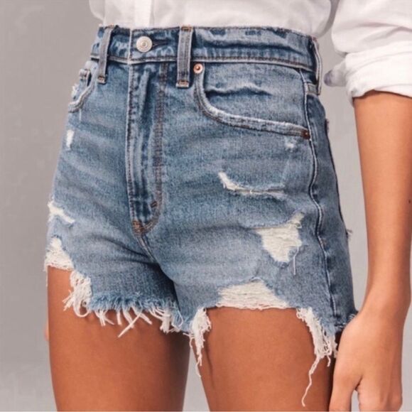 Abercrombie & Fitch The Mom Short Mid Rise Curve Love Distressed Size 27 - Picture 1 of 5